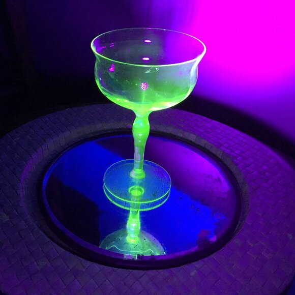 Vintage Uranium Glass Coupe Cocktail Depression Era Vaseline Glow 5.5" x 3.5" - Picture 1 of 7